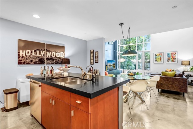 Detail Gallery Image 17 of 31 For 1120 N El Centro #5,  Los Angeles,  CA 90038 - 2 Beds | 2/1 Baths