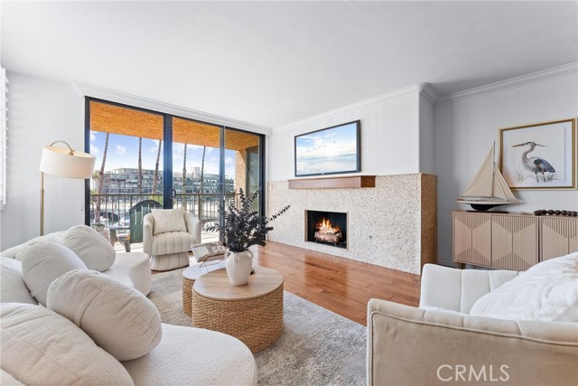 201 Bay Shore Avenue, Long Beach CA: https://media.crmls.org/medias/0fbf45a8-3d9a-422d-9253-86eac686cb98.jpg