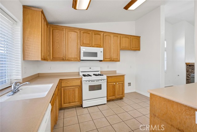 Detail Gallery Image 14 of 44 For 1230 Shellie Ln, Hemet,  CA 92543 - 3 Beds | 2 Baths