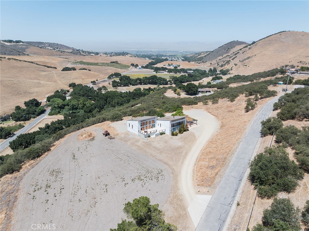 https://media.crmls.org/medias/0fbfcb14-aea7-42e1-9c1a-c055d9f0f781.jpg?preset=X-Large