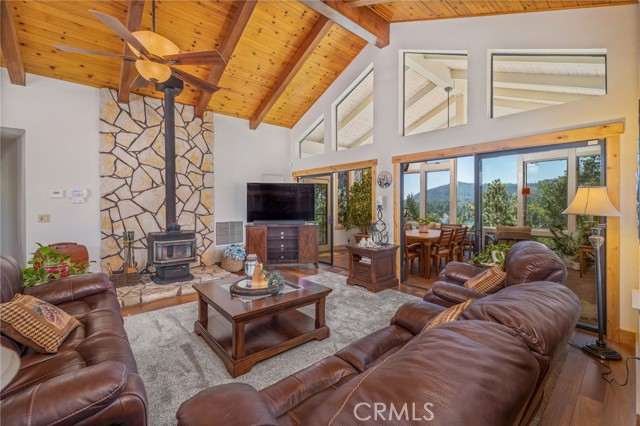 Detail Gallery Image 8 of 69 For 38800 Fawn Point Ln, Bass Lake,  CA 93604 - 5 Beds | 3/1 Baths