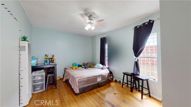 1155 E 58th Drive, Los Angeles CA: https://media.crmls.org/medias/0fc07114-6812-401c-8ff8-cd90836a5a9c.jpg