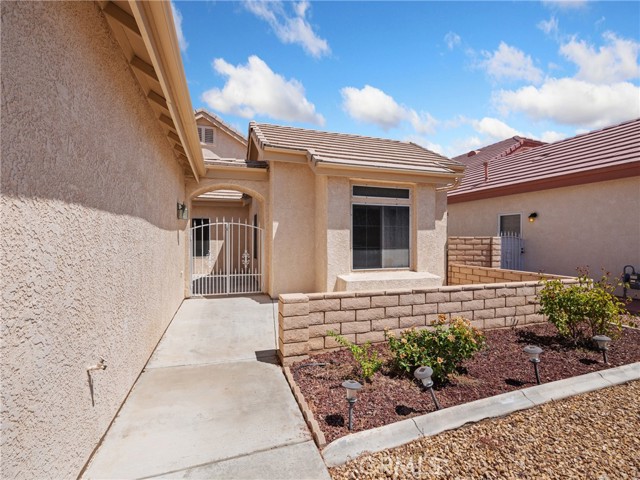 Detail Gallery Image 4 of 31 For 11393 Country Club Dr, Apple Valley,  CA 92308 - 3 Beds | 2 Baths