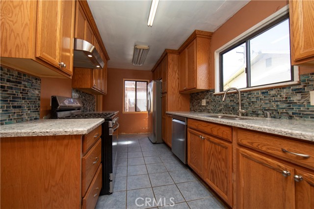 Detail Gallery Image 7 of 50 For 4402 Cathann St, Torrance,  CA 90503 - 4 Beds | 2/1 Baths