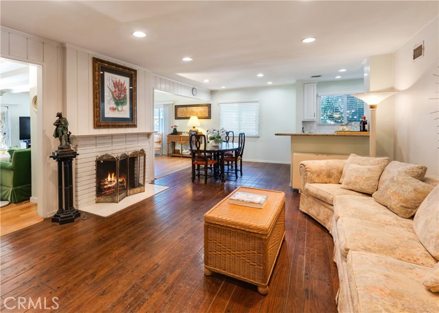 Detail Gallery Image 2 of 18 For 5743 Natick Ave, Sherman Oaks,  CA 91411 - 3 Beds | 2 Baths