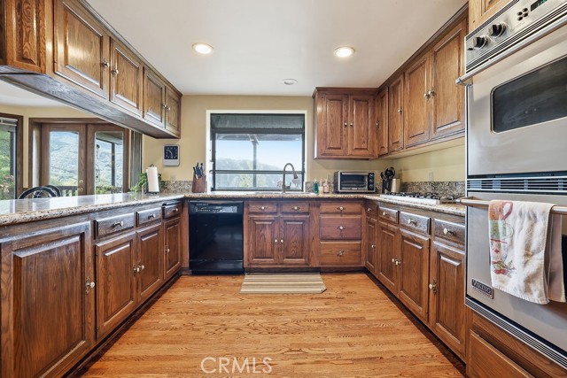 Detail Gallery Image 12 of 46 For 24300 Sylvan Glen, Calabasas,  CA 91302 - 5 Beds | 3 Baths