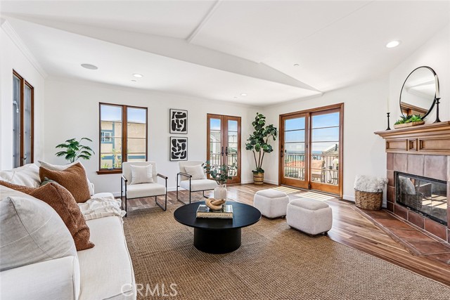 Detail Gallery Image 5 of 36 For 3101 Alma Ave, Manhattan Beach,  CA 90266 - 3 Beds | 3/1 Baths