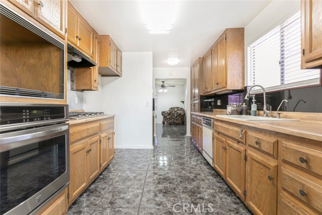 1208 E Avenue R3, Palmdale CA: https://media.crmls.org/medias/0fc389c7-dce4-491c-a7fd-5520586a4af6.jpg