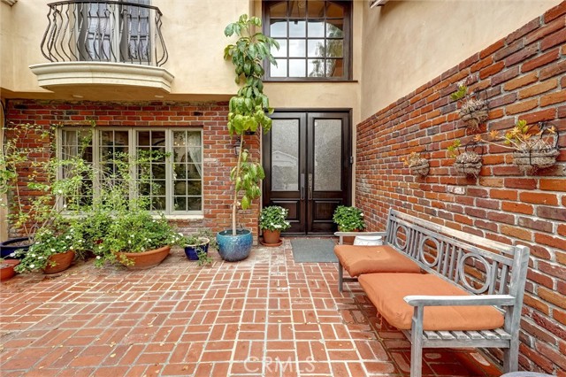 Detail Gallery Image 5 of 65 For 4751 Topeka Dr, Tarzana,  CA 91356 - 5 Beds | 6 Baths