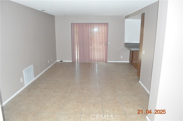 15063 Dakota Street, Victorville CA: https://media.crmls.org/medias/0fc3d85e-942b-452b-9b05-23fa858d724b.jpg