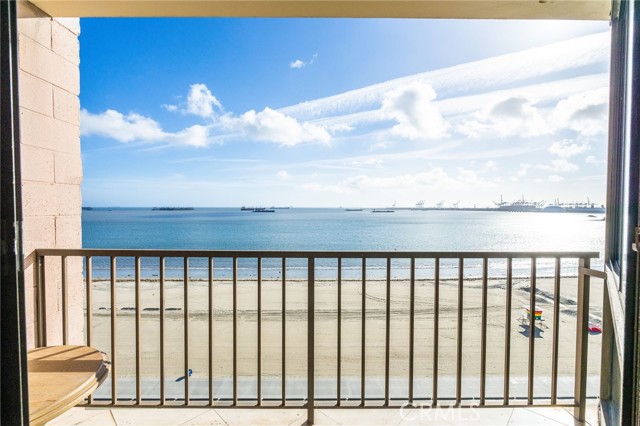 1750 E Ocean Boulevard, Long Beach CA: https://media.crmls.org/medias/0fc57b06-9c2e-4432-baef-e773541f6eeb.jpg