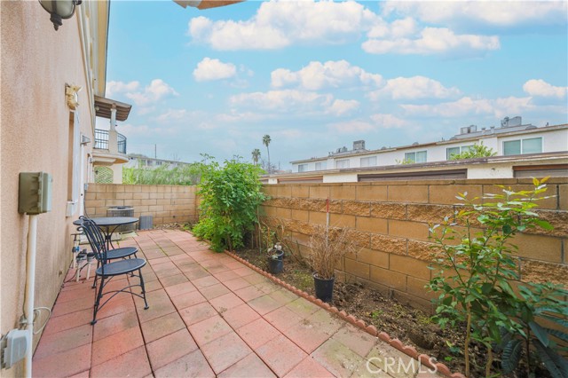 Detail Gallery Image 10 of 11 For 1927 Strathmore #G,  San Gabriel,  CA 91776 - 3 Beds | 3 Baths