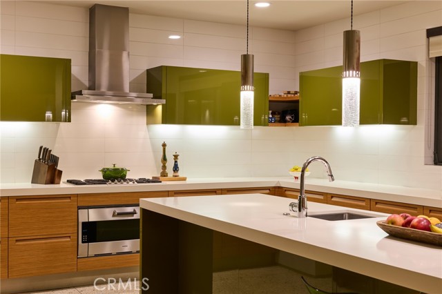 Detail Gallery Image 10 of 61 For 1112 Park St, Huntington Beach,  CA 92648 - 6 Beds | 6/2 Baths
