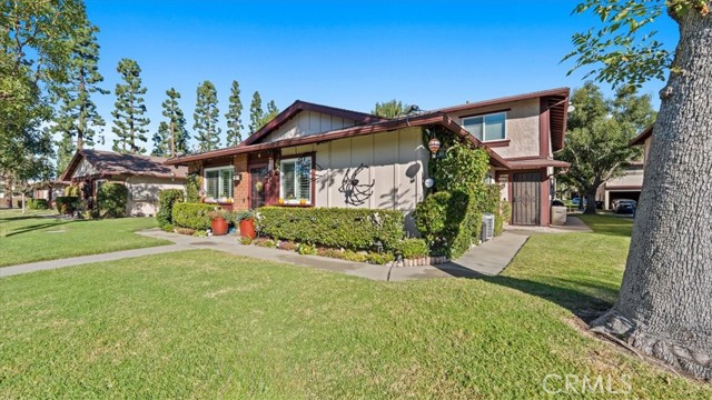 Detail Gallery Image 3 of 26 For 1149 W Calle De La Luna #1,  Azusa,  CA 91702 - 2 Beds | 1 Baths