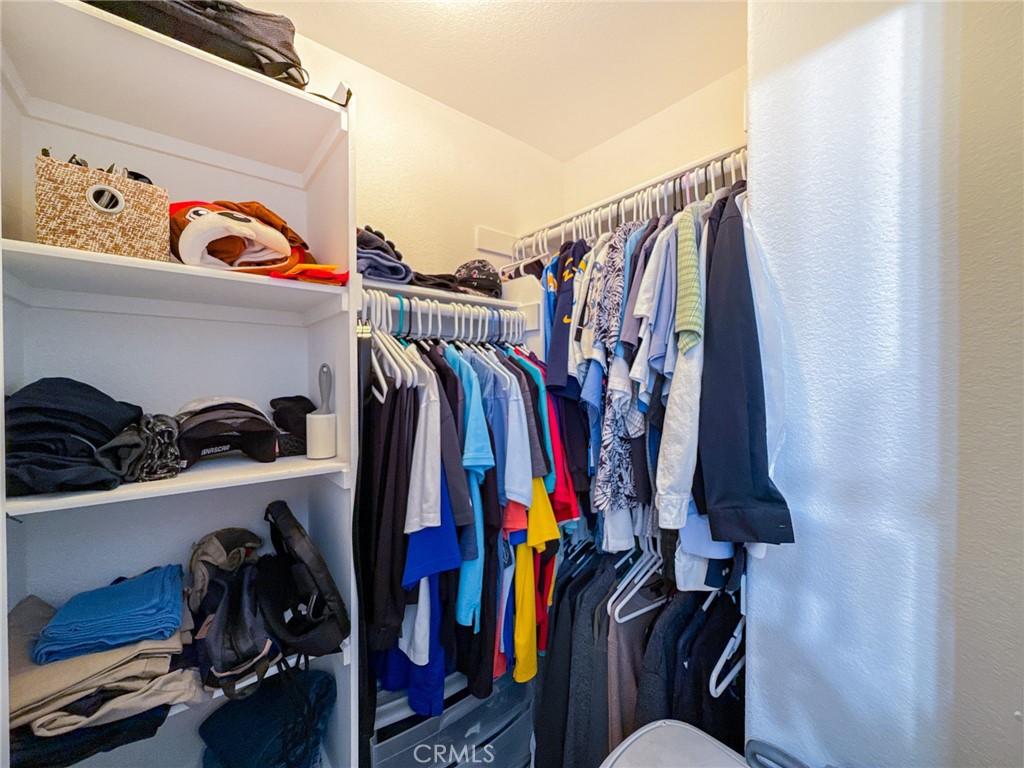 https://media.crmls.org/medias/0fc6d4a8-e5dc-47e9-9e21-ab7b21f9dace.jpg?preset=X-Large