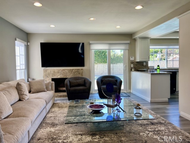 7 Hancock, Irvine CA: https://media.crmls.org/medias/0fc7ba12-7ca0-47c4-bcfc-3f082dd1204a.jpg