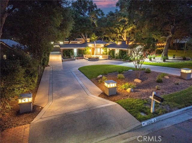 24208 Heritage Lane, Newhall CA: https://media.crmls.org/medias/0fc7cb04-8673-4ddd-852f-32490aae432b.jpg