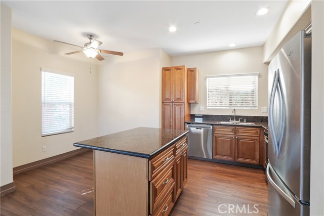 Detail Gallery Image 6 of 24 For 11613 216th, Lakewood,  CA 90715 - 3 Beds | 2/1 Baths