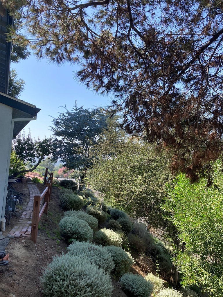 https://media.crmls.org/medias/0fc888ce-c729-4a94-b0e5-15622cbde5e3.jpg?preset=X-Large