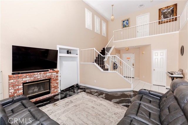 Detail Gallery Image 9 of 27 For 14998 Mustang Ln, Fontana,  CA 92336 - 3 Beds | 2/1 Baths