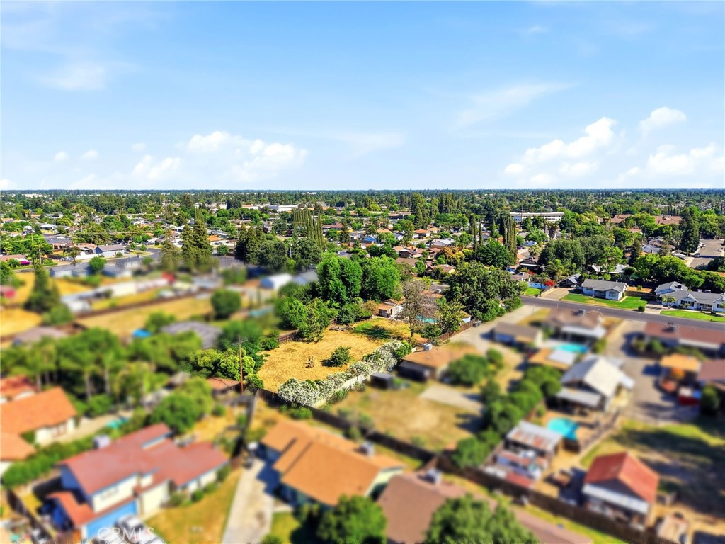 https://media.crmls.org/medias/0fc99ffa-6577-45cc-822b-cb984ce2bb02.jpg?preset=X-Large