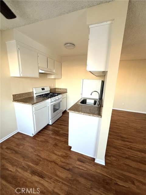 Detail Gallery Image 4 of 12 For 4015 W 137th #110,  Hawthorne,  CA 90250 - 1 Beds | 1 Baths