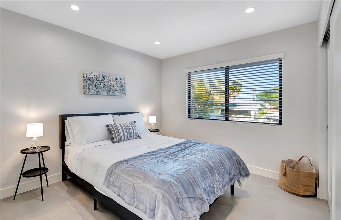 Detail Gallery Image 30 of 46 For 3600 Sapphire Dr, Encino,  CA 91436 - 4 Beds | 2/1 Baths