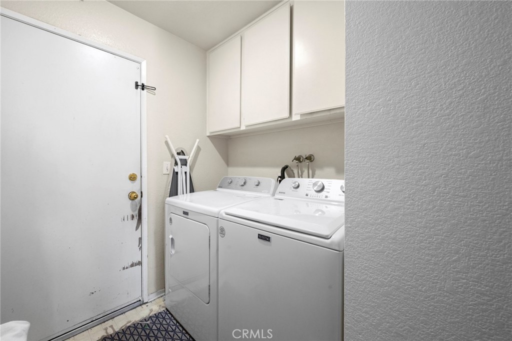 https://media.crmls.org/medias/0fcb1222-c5e8-4737-bb14-f74cc066c135.jpg?preset=X-Large