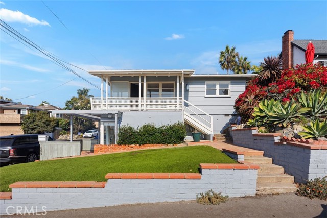 Detail Gallery Image 1 of 32 For 1800 Glenneyre St, Laguna Beach,  CA 92651 - 3 Beds | 3 Baths