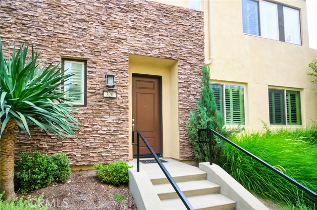 320 Magnet, Irvine CA: https://media.crmls.org/medias/0fcc2b4a-9a2b-4060-a4c6-f78e1c40e99a.jpg