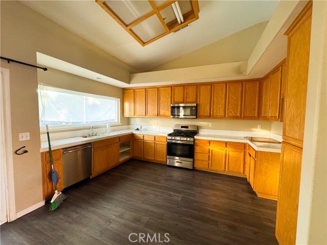 Detail Gallery Image 4 of 5 For 5421 Etherington Ct, Riverbank,  CA 95367 - 4 Beds | 3 Baths