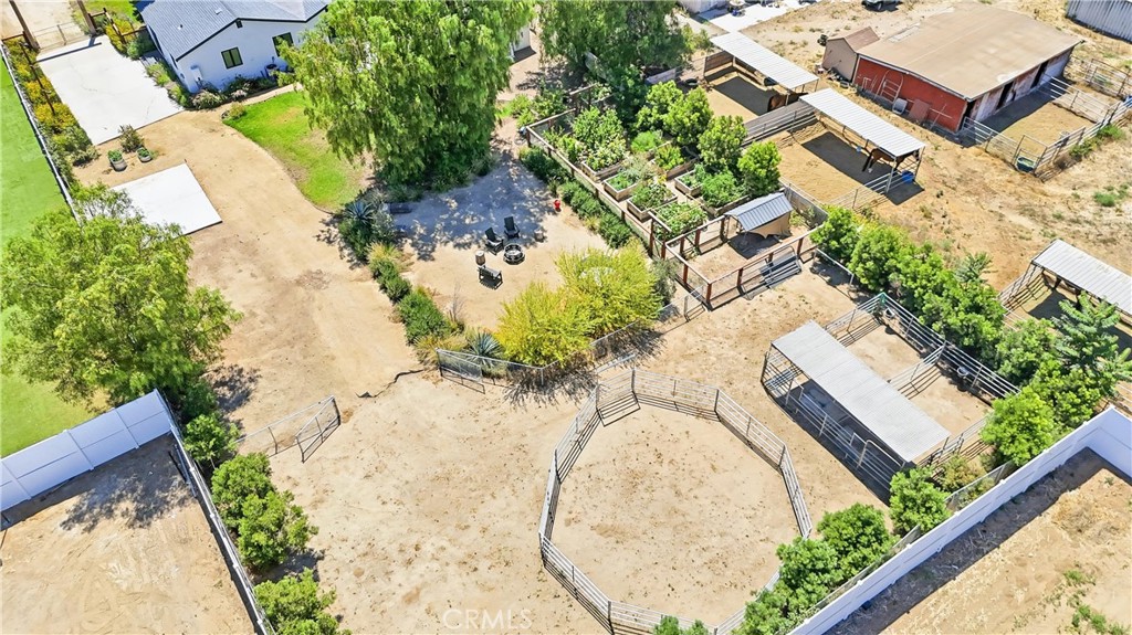 https://media.crmls.org/medias/0fce0ae4-4812-49c7-b46c-8bb7dd737020.jpg?preset=X-Large