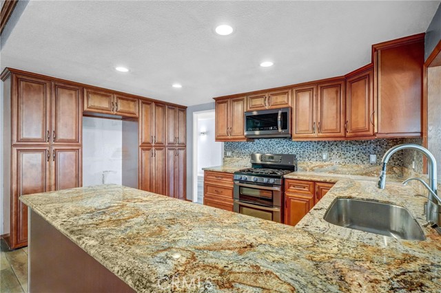 Detail Gallery Image 10 of 39 For 16802 Coral Reef Cir, Cerritos,  CA 90703 - 4 Beds | 4 Baths