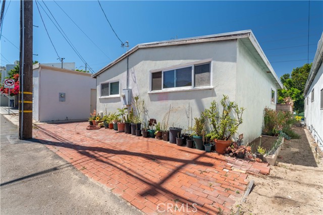 522 Rosecrans Avenue, Manhattan Beach, California 90266, 3 Bedrooms Bedrooms, ,2 BathroomsBathrooms,Residential,Sold,Rosecrans,SB21123330