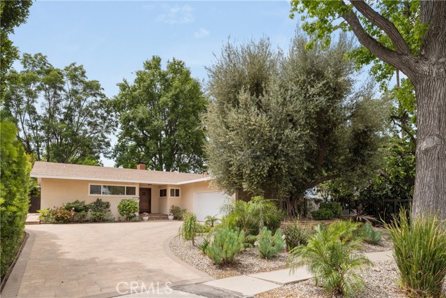 Detail Gallery Image 3 of 22 For 15936 Osborne St, North Hills,  CA 91343 - 3 Beds | 2 Baths