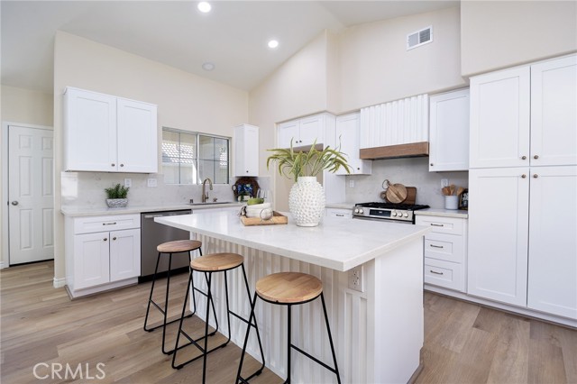 Detail Gallery Image 1 of 34 For 23963 via Astuto, Murrieta,  CA 92562 - 2 Beds | 2 Baths