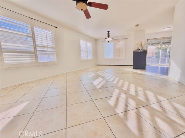 15036 Carrolton, Adelanto CA: https://media.crmls.org/medias/0fd12c68-d91f-4766-984e-c1a316aea9aa.jpg