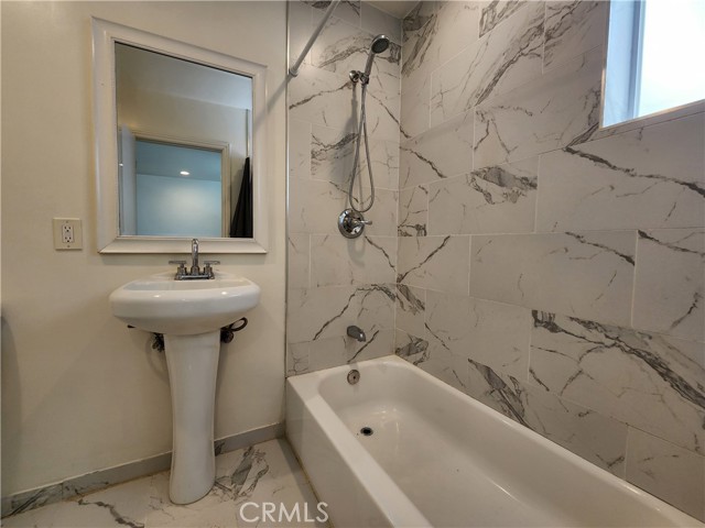 10450 Balboa Boulevard, Granada Hills CA: https://media.crmls.org/medias/0fd1916b-8481-4d69-9015-e0f102cc1422.jpg