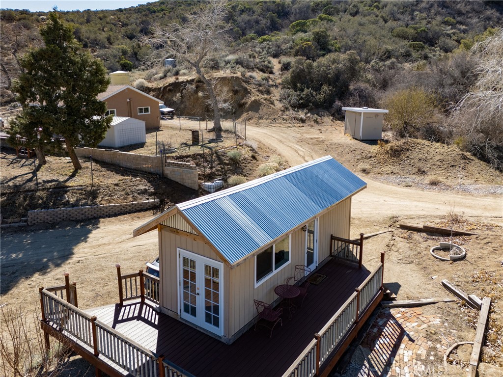 https://media.crmls.org/medias/0fd1a3c4-6961-43ca-947e-4bb636b66b12.jpg?preset=X-Large