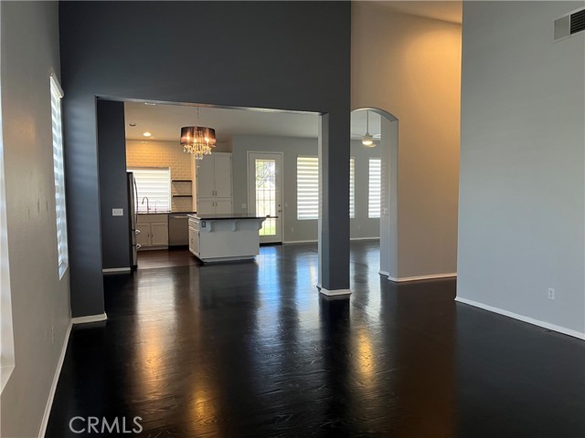 511 Shasta Drive, Corona CA: https://media.crmls.org/medias/0fd1cb88-9cb6-41b6-ab60-339ae7bb0d79.jpg
