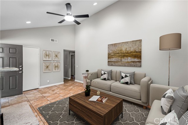 Detail Gallery Image 8 of 35 For 21 Summerwalk Ct, Newport Beach,  CA 92663 - 2 Beds | 2 Baths