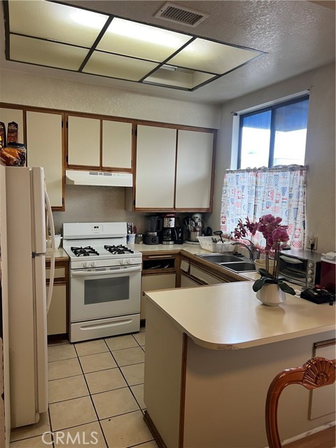 Detail Gallery Image 18 of 21 For 304 Park Shadow Ct, Baldwin Park,  CA 91706 - 2 Beds | 2 Baths