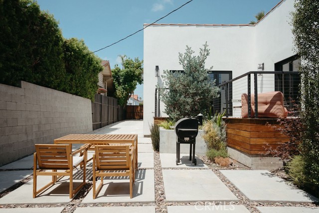 5142 Brynhurst Avenue, Los Angeles CA: https://media.crmls.org/medias/0fd2311a-c0e1-4e76-b786-0faacc7d6e30.jpg