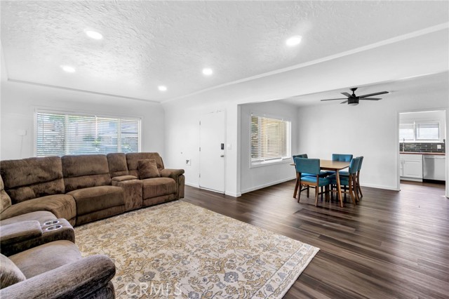 Detail Gallery Image 5 of 47 For 9511 Olive St, Bellflower,  CA 90706 - 3 Beds | 1 Baths