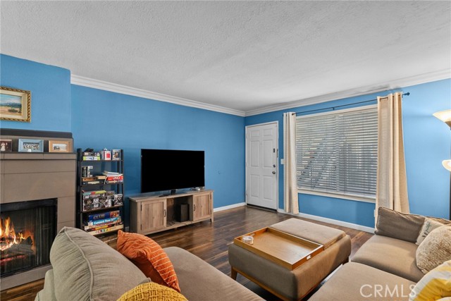 Detail Gallery Image 5 of 21 For 7045 Woodley Ave #110,  Van Nuys,  CA 91406 - 2 Beds | 2 Baths