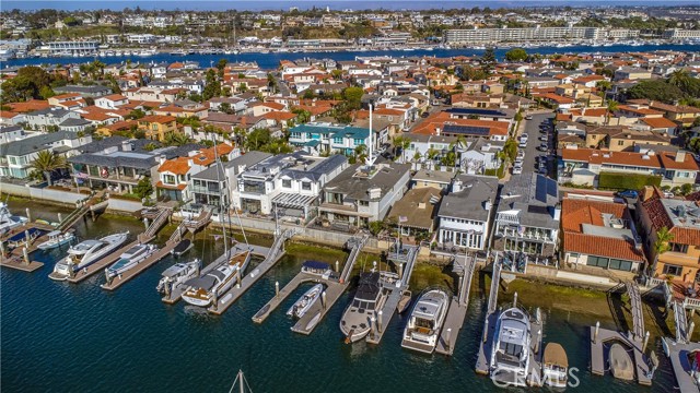 Detail Gallery Image 3 of 53 For 323 via Lido Soud, Newport Beach,  CA 92663 - 4 Beds | 3/1 Baths