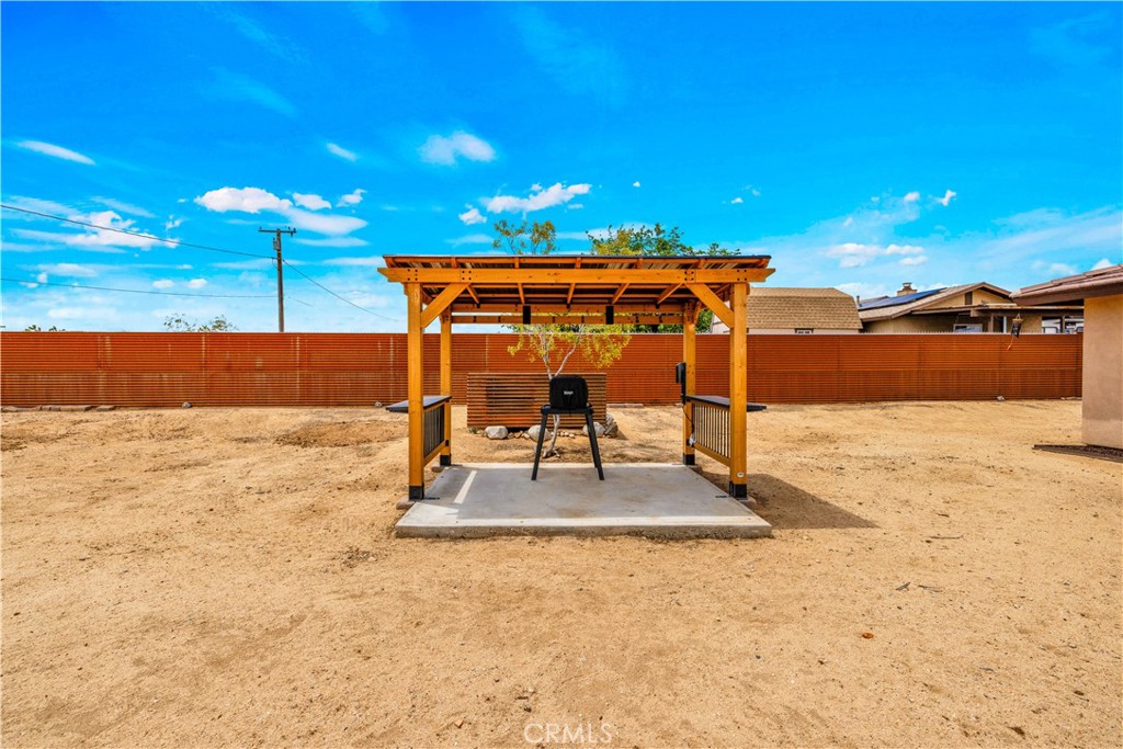 https://media.crmls.org/medias/0fd48643-d4c6-41de-ade3-eb7e47cd6c0e.jpg?preset=X-Large