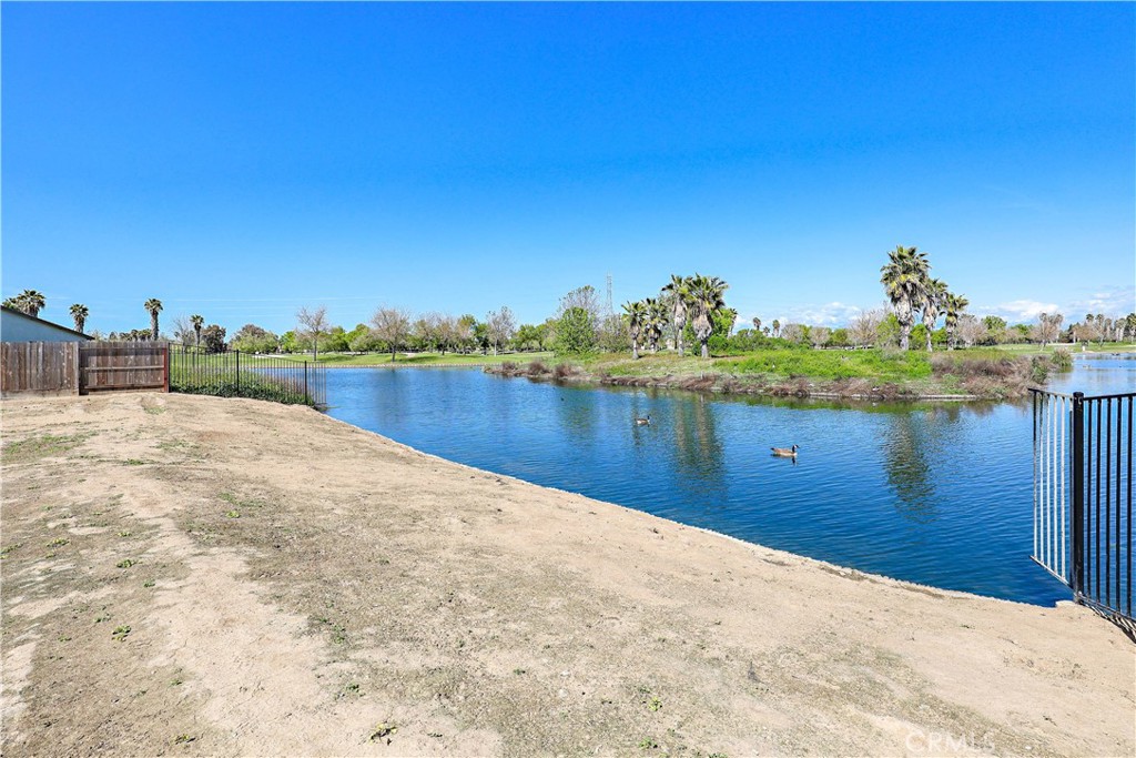 https://media.crmls.org/medias/0fd48ad0-307d-456e-b8b4-7ff98a7ffd01.jpg?preset=X-Large