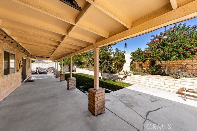 15454 Raymond, Fontana CA: https://media.crmls.org/medias/0fd5435a-0318-4c15-a3c0-0f0cca194383.jpg