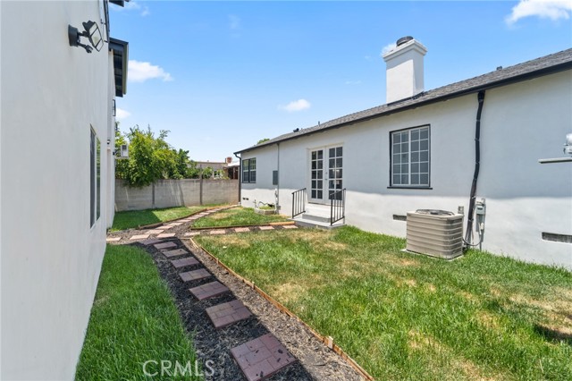 18656 Runnymede Street, Reseda CA: https://media.crmls.org/medias/0fd63d30-13ec-4d09-975c-9e38bde19d23.jpg